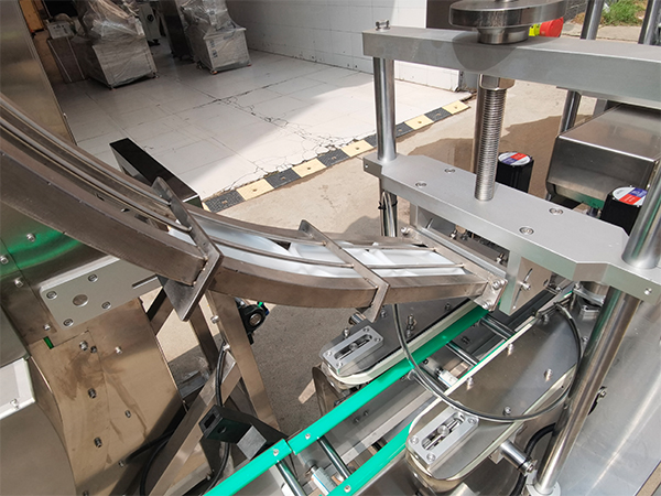 長沙辣椒醬灌裝機(jī)